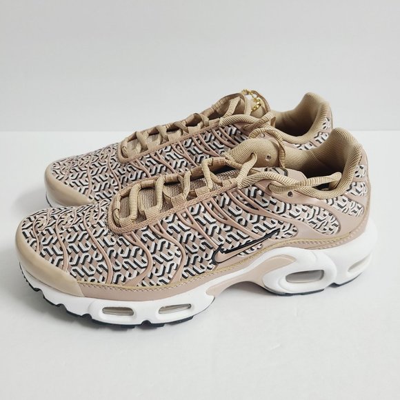NEW Nike Womens Air Max Plus United In Victory Shoes FB2557-200 Size 7.5 Brown